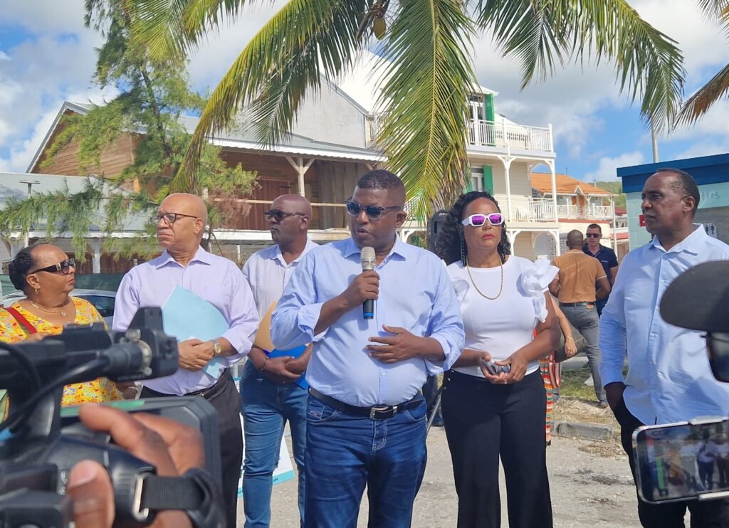 Guadeloupe.IDS. Guy Losbar au chevet de Marie Galante