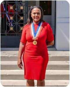 Maryse-Etzol | maire de Grand bourg