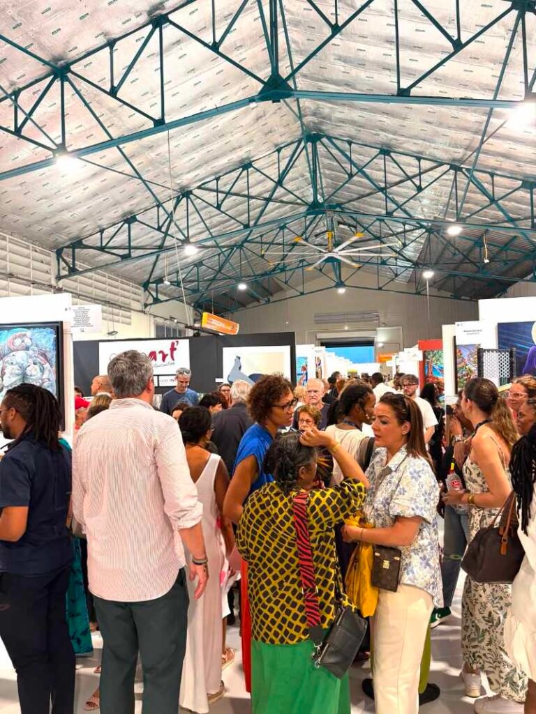 Public nombreux au vernissage de la Pool Art Fair Guadeloupe au terminal de croisière