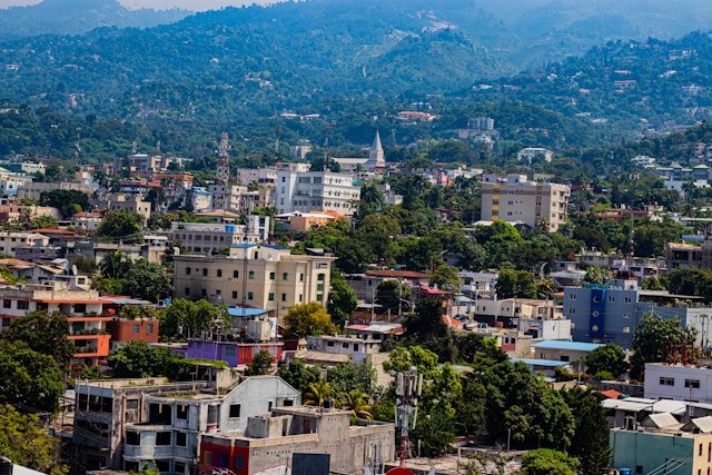 Vue aérienne de Pétionville, Haïti, à l'approche des élections générales