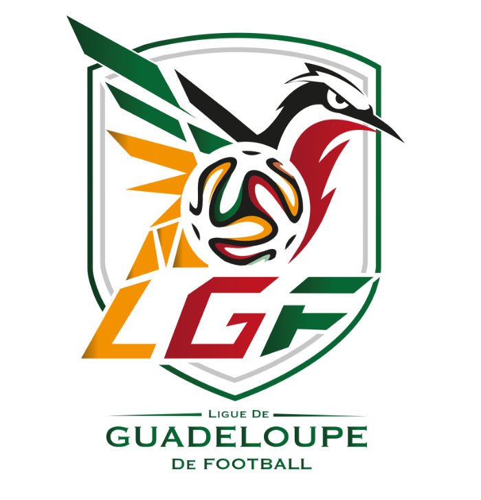 Stade de football vide en Guadeloupe, symbole de la crise des salariés de la LGF